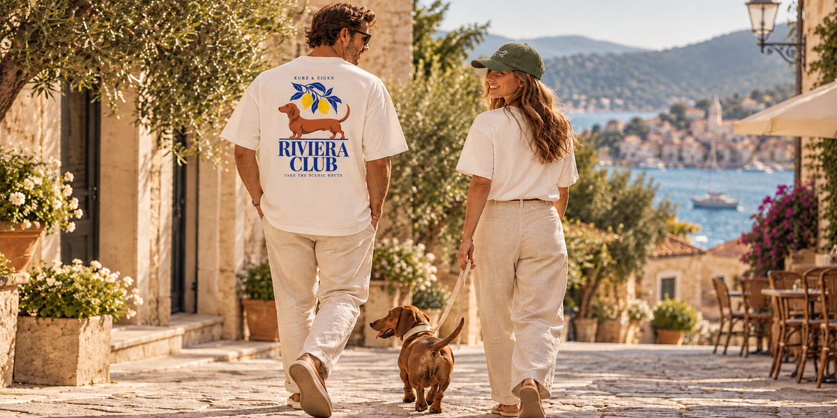 KURZ & EIGEN · Riviera-Rückenprint in an das Printful-Produktbild angepasster Größe